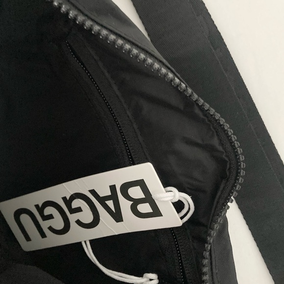 NWT Black Crescent Fanny Pack from BAGGU, Wear Crossbody or Hips, Great Gift! 🖤 - Picture 5 of 5